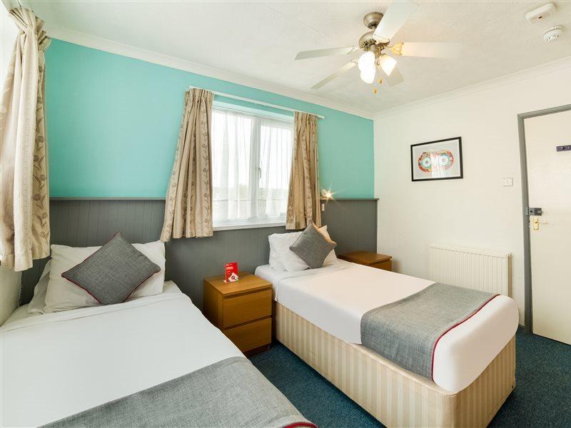 Marina Hotel Sandown Bagian luar foto