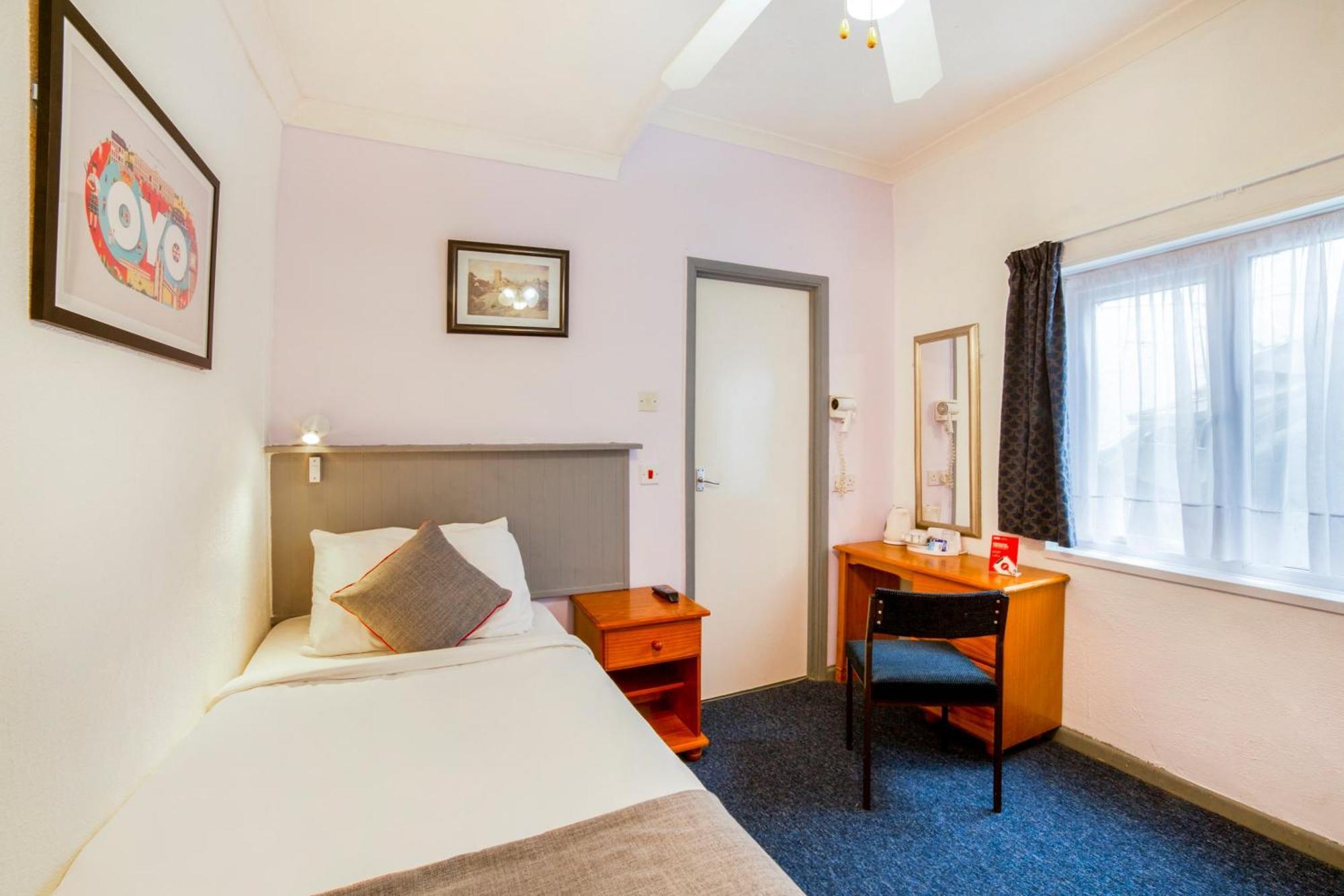 Marina Hotel Sandown Bagian luar foto