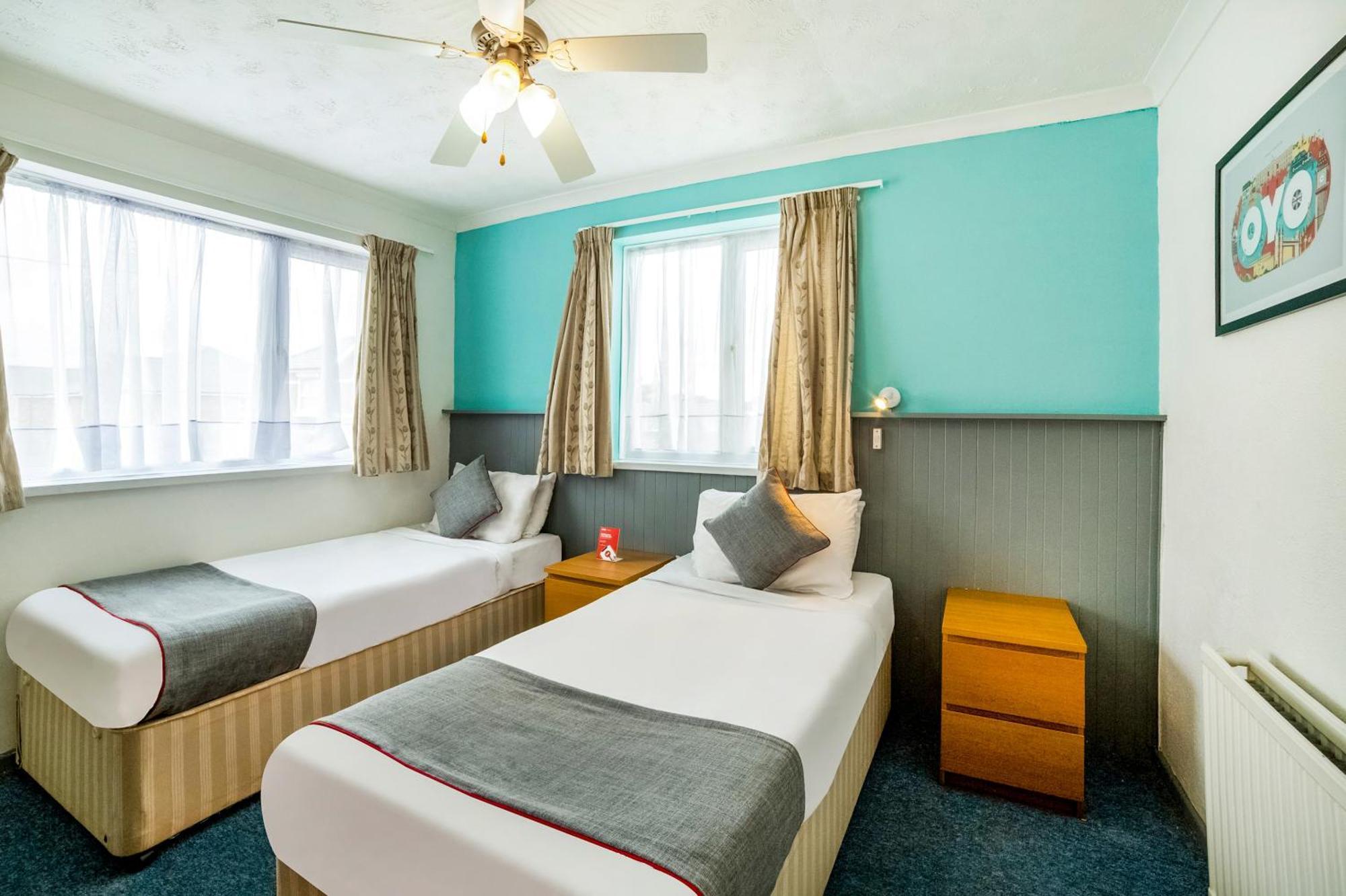 Marina Hotel Sandown Bagian luar foto