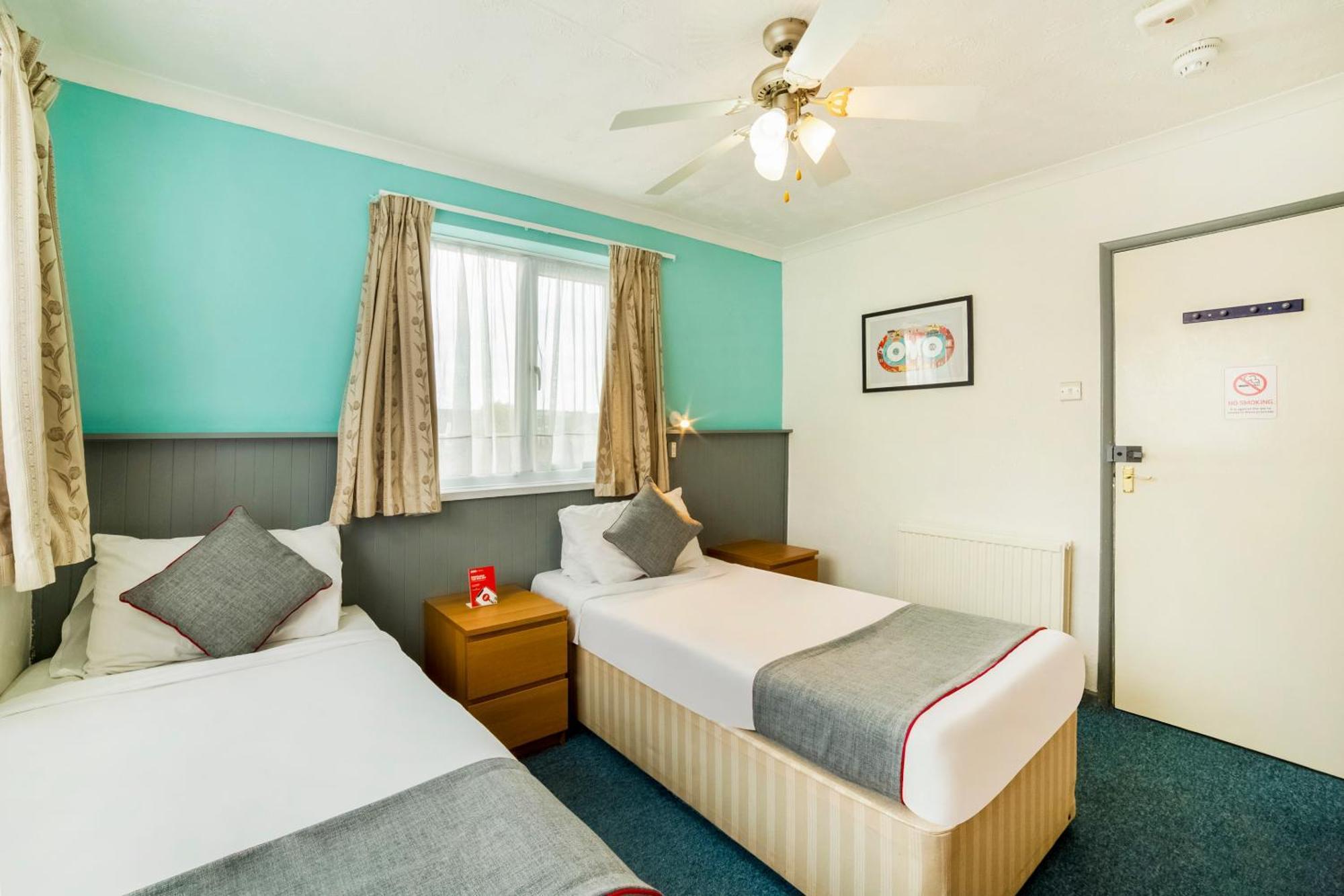 Marina Hotel Sandown Bagian luar foto